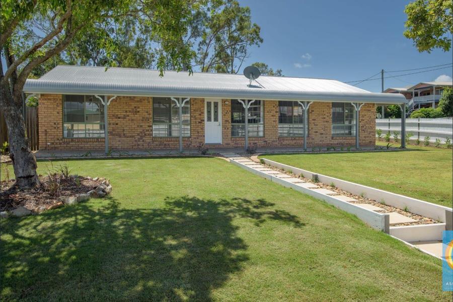 LOVELY RENOVATED HOME, WALK TO ALL SCHOOLS & SHOPS!