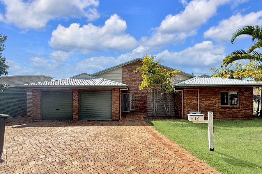 LOW SET HOME WITH SINGLE LOCK UP SHED