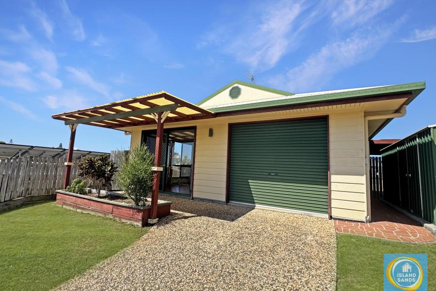 ONE BEDROOM COTTAGE MINUTES FROM THE BEACH