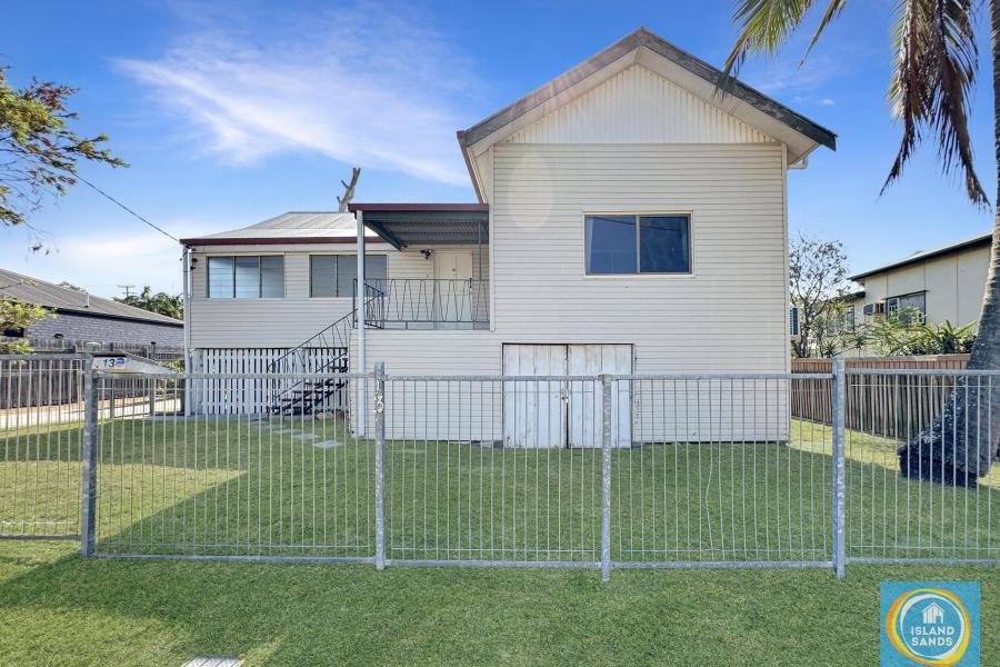 AIR CONDITIONED HIGH SET QUEENSLANDER!