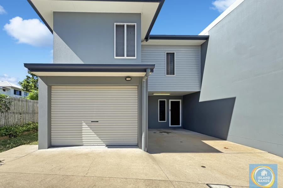 MODERN & STYLISH TOWNHOUSE!