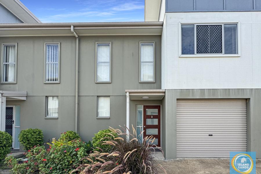MODERN TOWNHOUSE WITH LOCK UP GARAGE
