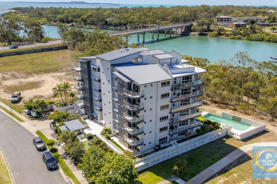 LUXURY RIVERSIDE LIVING!