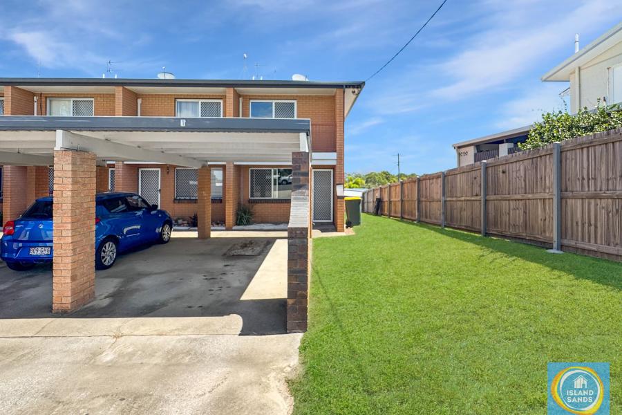 CUTE TOWNHOUSE NEAR BEACH & SHOPS!