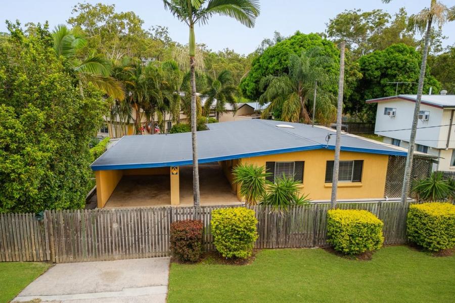 AIR CONDITIONED LOW SET HOME!