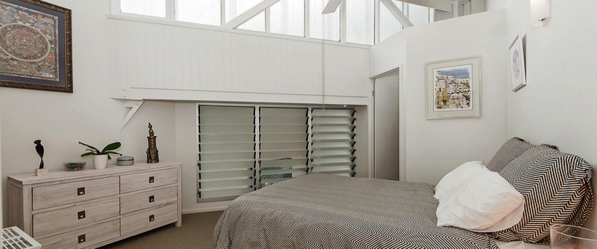 Jackie Bayard Real Estate LONDON WOOLSTORE STYLISH APARTMENT!