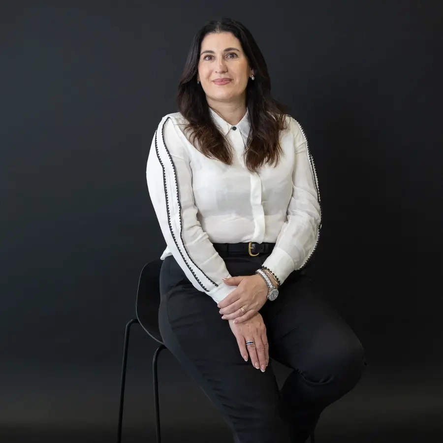 Elizabeth Tzikas photo