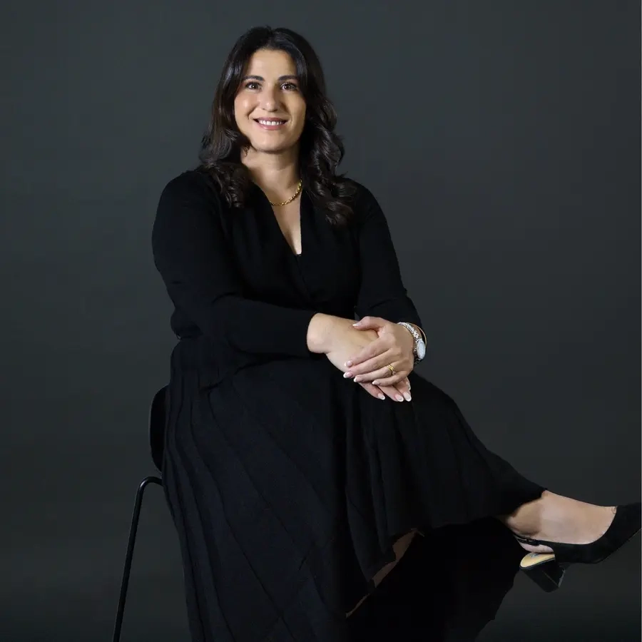 Elizabeth Tzikas photo