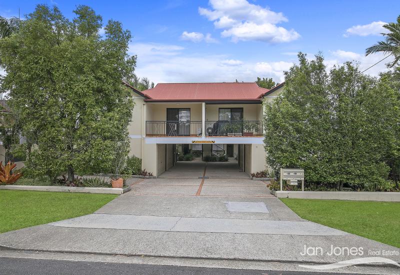 GROUND FLOOR UNIT 7 MINS TO THE CITY !!