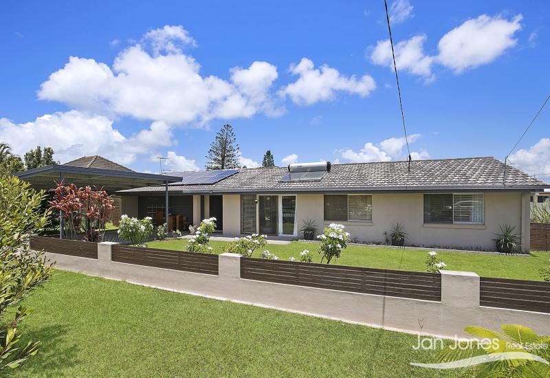 LOW MAINTENACNE BEACHSIDE LIVING !!!