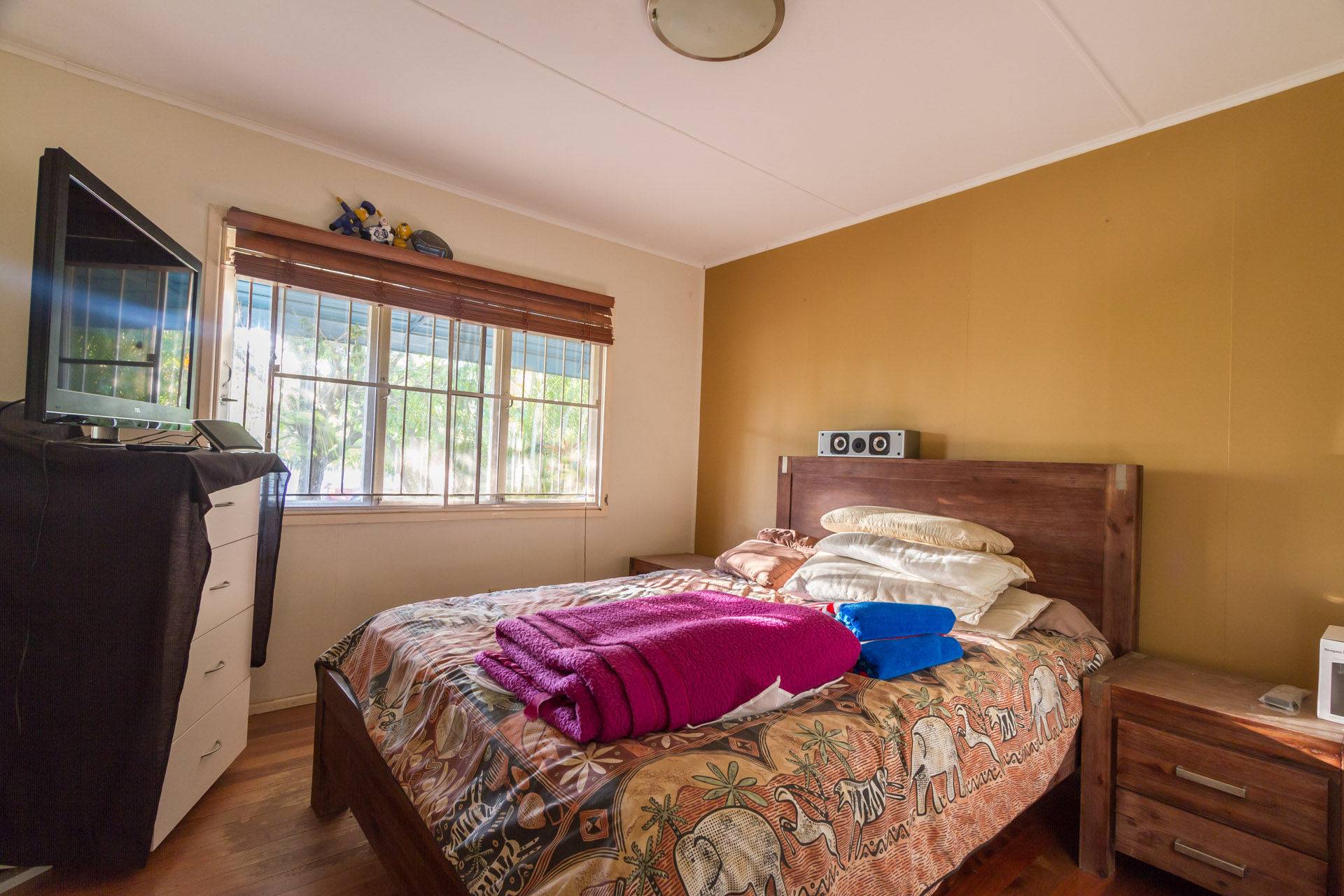 Jan Jones Real Estate WOODY POINT BEAUTY