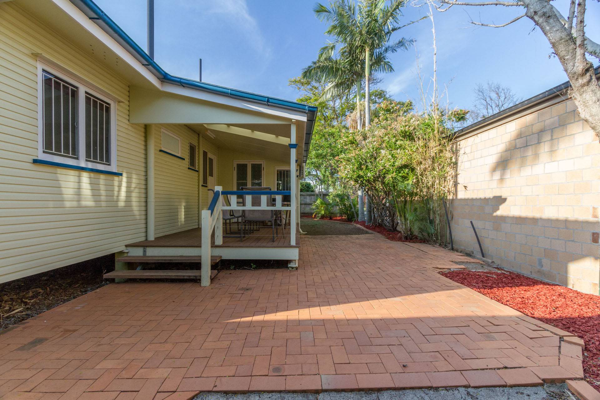 Jan Jones Real Estate WOODY POINT BEAUTY