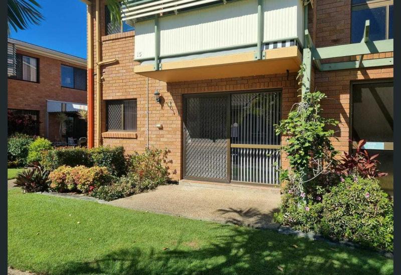 WOW!  Completely renovated freehold unit close to the beach.