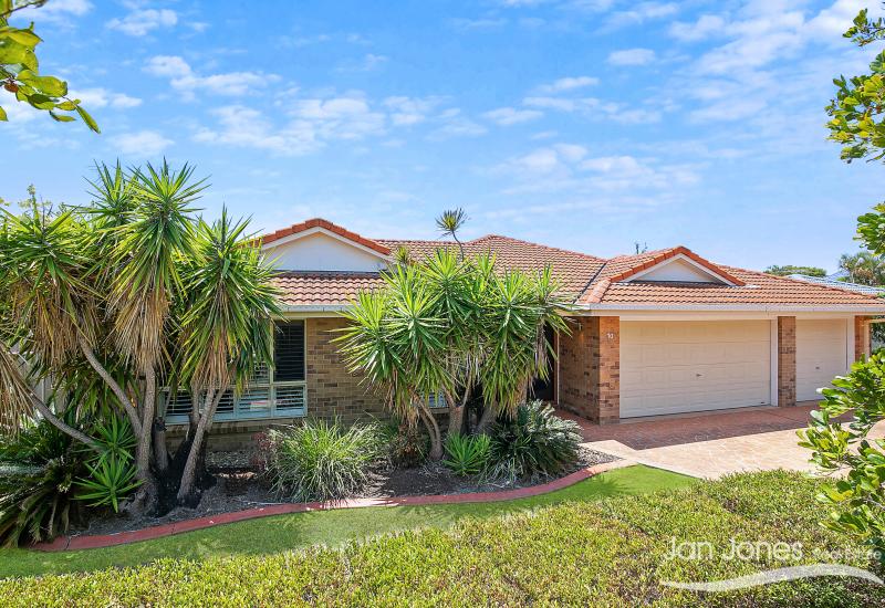 Spacious, Gracious and Beautifully Positioned