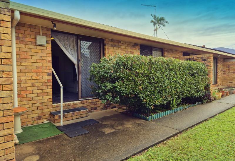 EAST OF OXLEY AVENUE - GROUND FLOOR UNIT