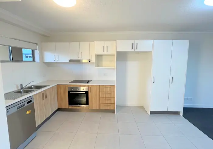 Unit 202, Deception Bay - Thumbnail 6