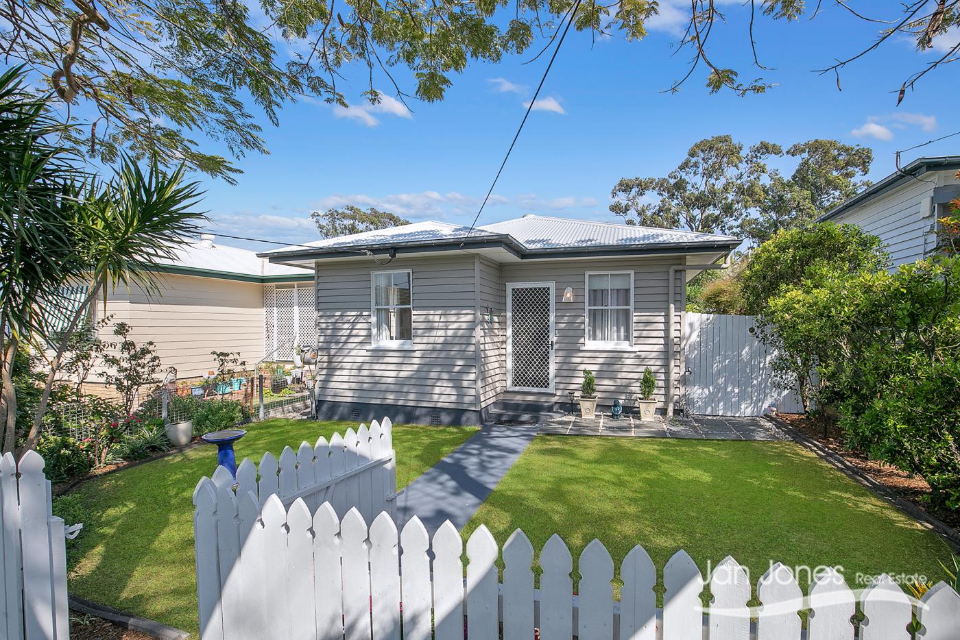 9 Livermore Street, Redcliffe - Image 1