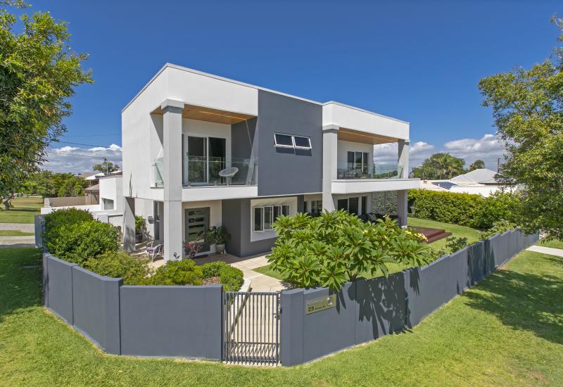 STUNNING LUXURY HOME - STROLL TO MARINA  BEACHES AND SCARBOROUGH VILLAGE