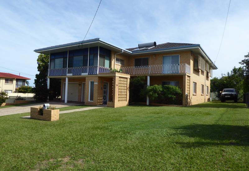 MASSIVE HOME ON LARGE BLOCK - READY FOR RENOVATION