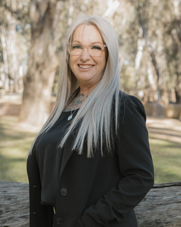 Lisa Edwards photo