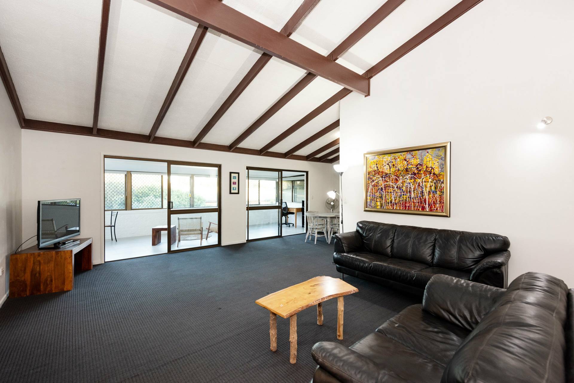 Jen Taylor Properties Spacious, furnished unit located in sought