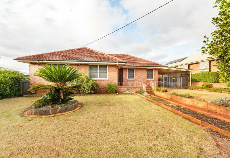 Art Deco Style in a Blue-Chip Location