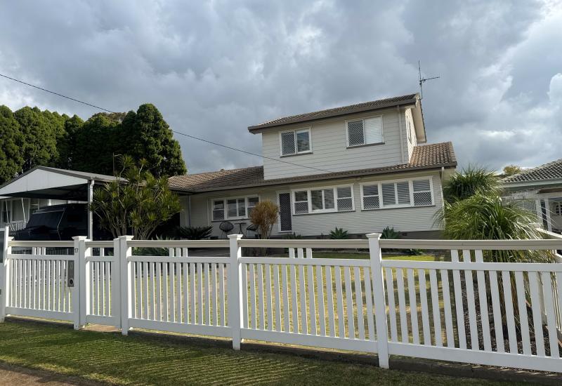 Stylish & Versatile Family Living In The Heart of Centenary Heights!