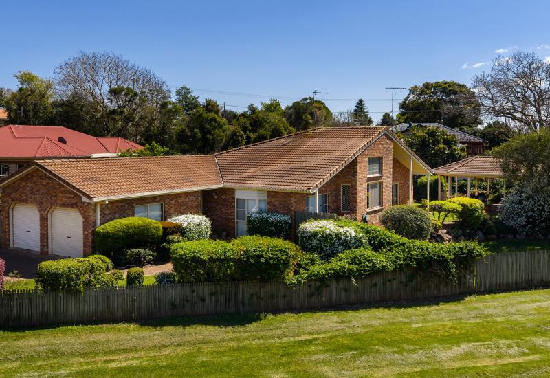 Middle Ridge Opportunity. 1057m2 Overlooking Park Reserve.