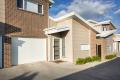 Stunning Townhouse - 2 bed + 2 bath! (Furnished $400pw)