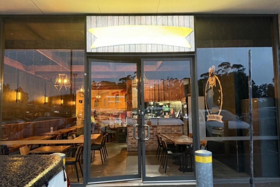 Thai Restaurant in Busy Shopping Centre – High Growth Potential