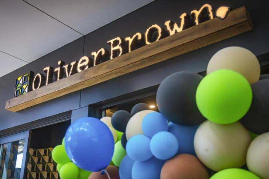 Oliver Brown Franchise Café – High-Traffic Centre | $650K+ Sales | Priced to Sell