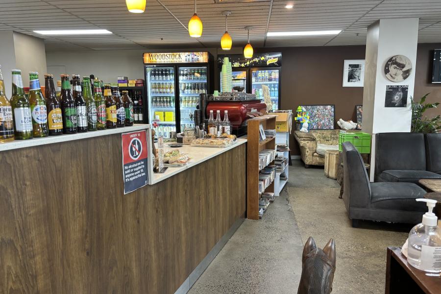 Thriving Lounge Bar for sale in excellent location on Sydney's North Shore!