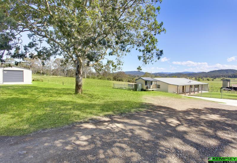Home Kempsey Stock and Land