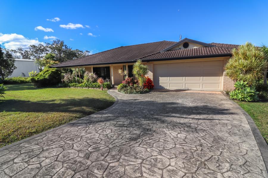 Wonderful Lifestyle on 10 Acres