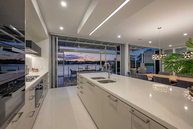 SPECTACULAR, QUIET, SECURE, WATERFRONT PENTHOUSE