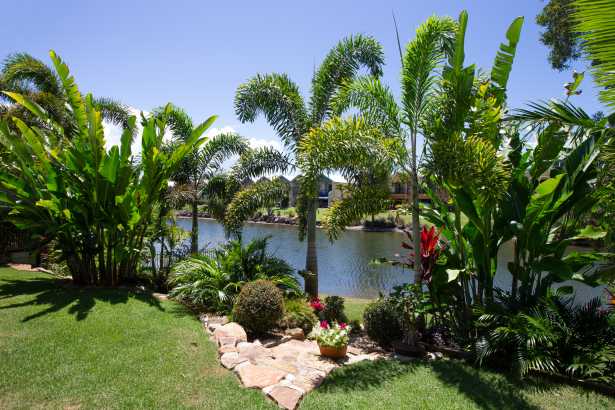 Between the Fairways and the Water’s Edge