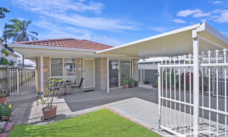IMPRESSIVE BRICK HOME – LOW MAINTENANCE