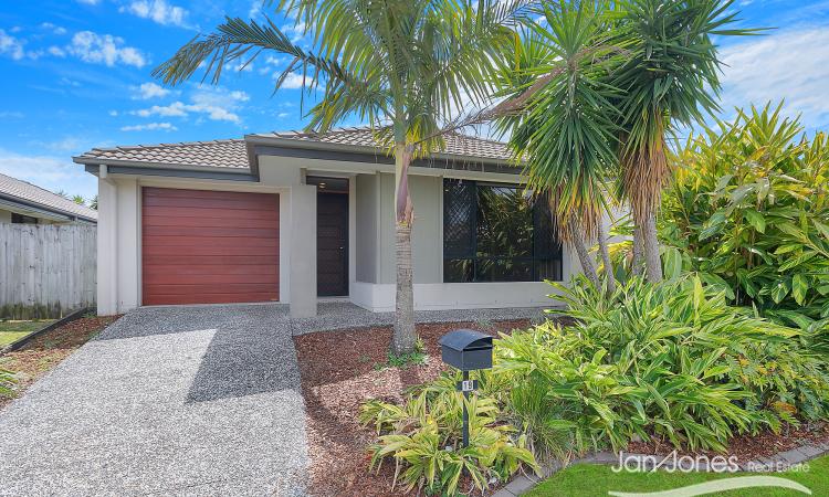 VACANT AND READY FOR YOU TO MOVE IN NOW !