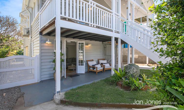 BEACHSIDE LIVING AT ITS BEST!