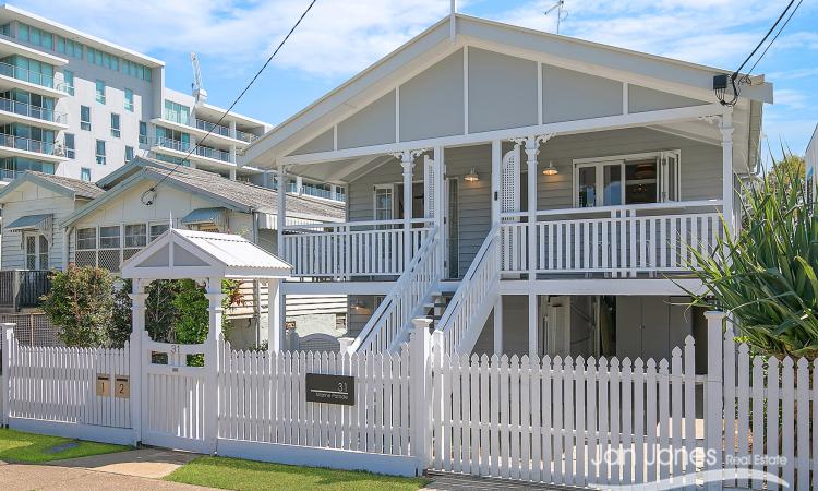 BEACHSIDE LIVING AT ITS BEST!