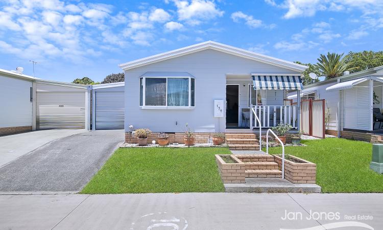 SPACIOUS INSIDE AND OUT - PALM LAKES RESORT