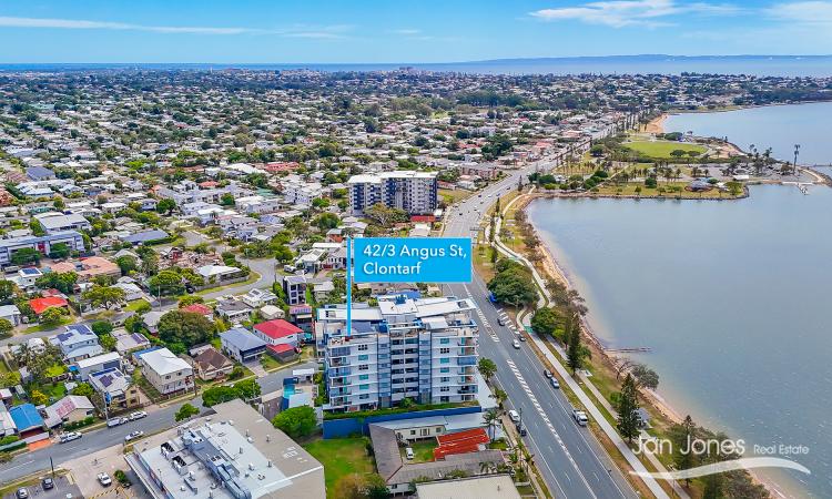 PENTHOUSE UNIT ON THE WATERFRONT