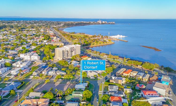 WATER VIEWS- QUEENSLANDER- TROPICAL OASIS