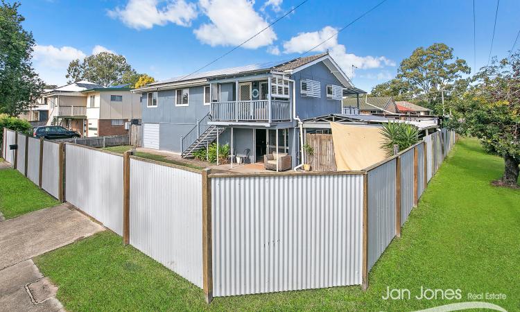 WALK TO SHOPS - AFFORDABLE LIVING + POOL