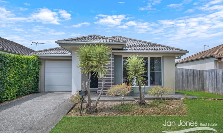 OPPOSITE PARKLAND - EASY LIVING LIFESTYLE