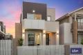 WALK to Metro, Town Centre & Ironbark Ridge Primary School!