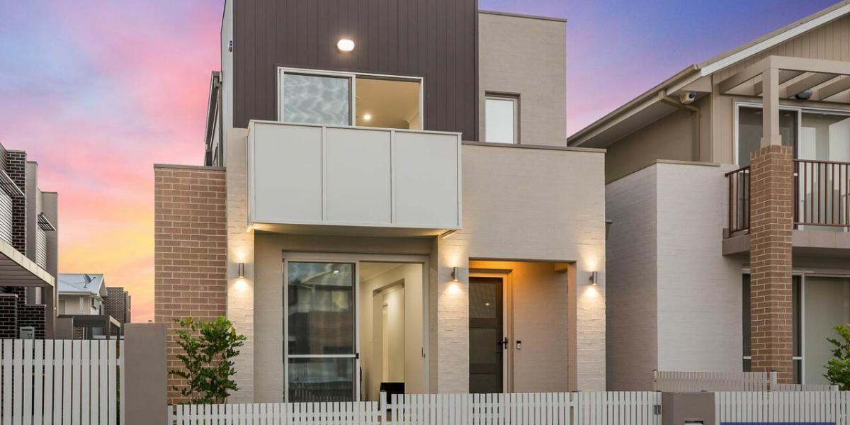 WALK to Metro, Town Centre & Ironbark Ridge Primary School!