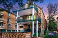 Double Brick Gem with Leafy Surrounds
