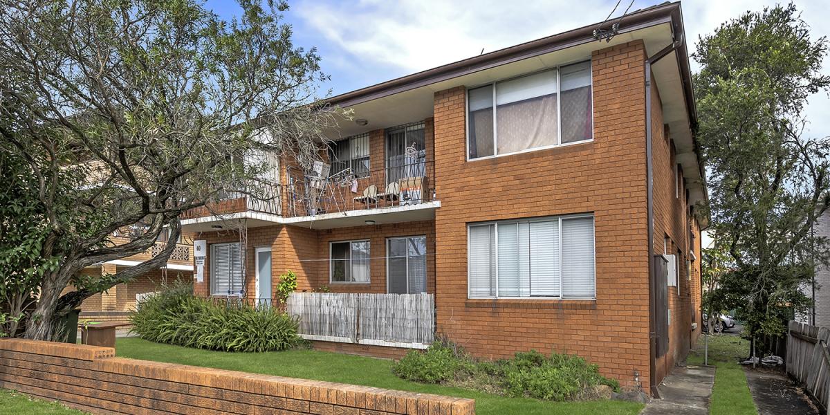 CONVENIENT LOCATION, TOP FLOOR UNIT