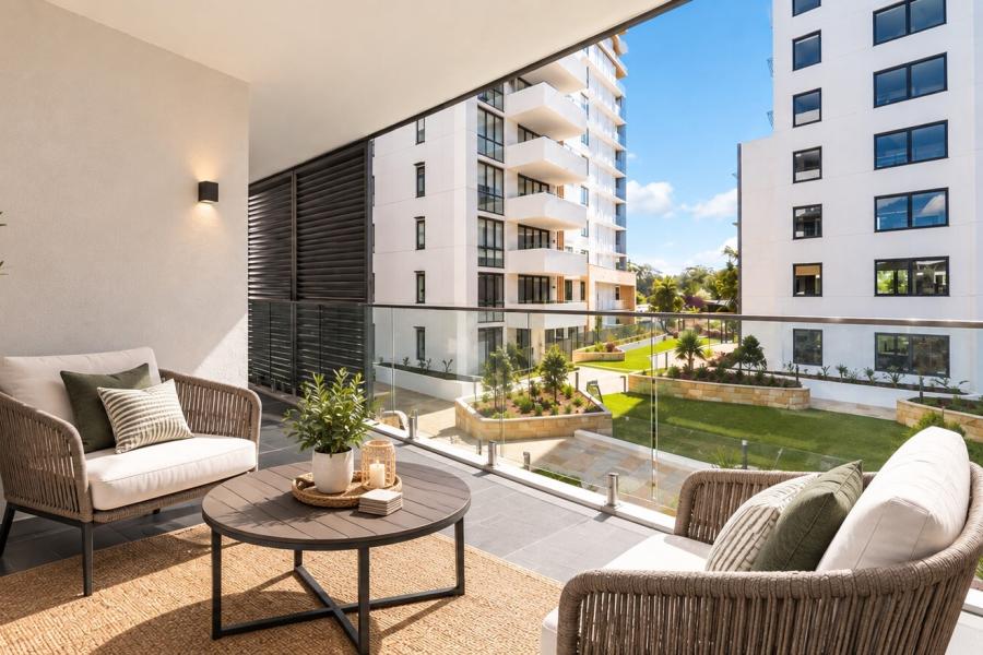 LUXURY LIVING. FAMILY SPACE. RESORT-STYLE LIFESTYLE.